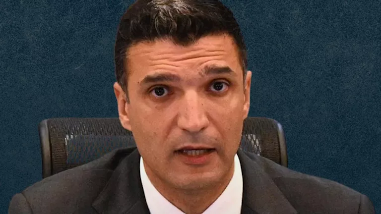 وزير الصناعة يناقش خطط التوسع لشركة شنايدر إلكتريك في مصر