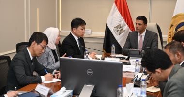 وزير الصناعة يبحث مع مسؤولي شركة سامسونج إلكترونيكس مشروعاتها وخططها التوسعية