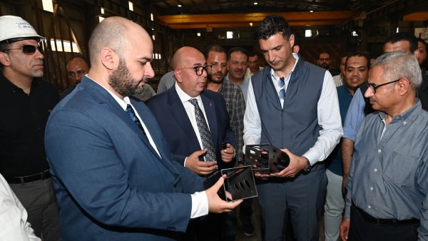 وزير الصناعة يتفقد 3 مصانع ببني سويف.. ويؤكد: الصناعات الغذائية والملابس الجاهزة في صدارة أولويات الدولة