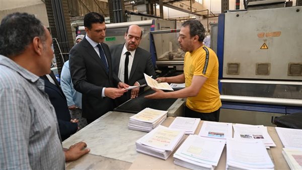 وزير الصناعة يزور الهيئة العامة لشئون المطابع الأميرية لتفقد العمليات الإنتاجية