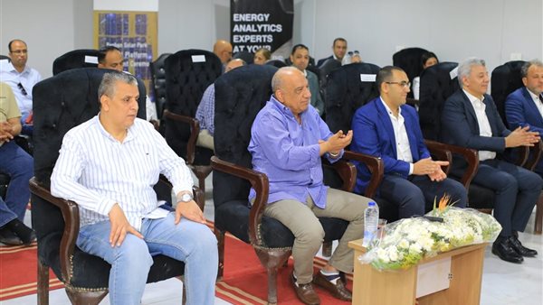 وزير الكهرباء يزور مشروعات الطاقة الشمسية بأسوان