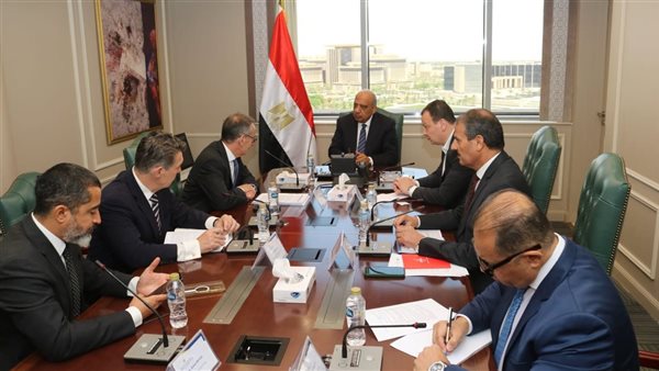 وزير الكهرباء يناقش تعزيز التعاون مع وفد البنك الأوروبي