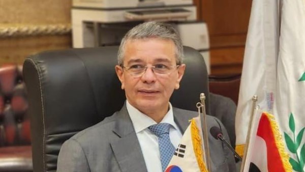 وزير المالية يجدد تعيين رئيس مصلحة الجمارك لمدة عام