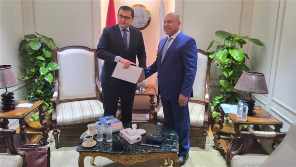 وزير النقل المصري يستقبل سفير أوزبكستان لتعزيز التعاون في مجالات النقل واللوجستيات