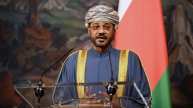 وزير خارجية عُمان يؤكد عدم تأييد فرض رسوم في مضيق هرمز