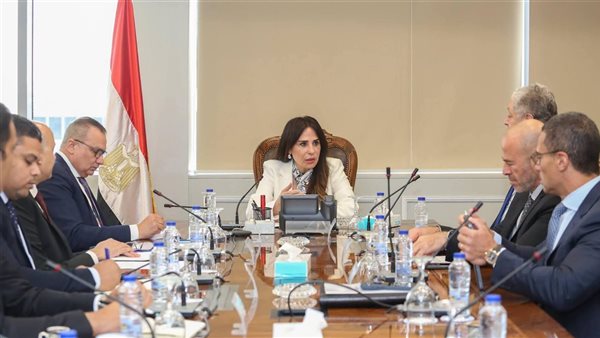 وزيرة الإسكان تتابع تسليم أبراج العاصمة الجديدة ومشروعات العلمين