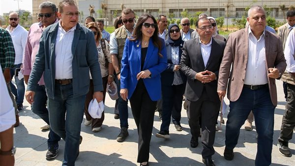وزيرة الإسكان تتفقد حدائق تلال الفسطاط وتؤكد الالتزام بالجدول الزمني