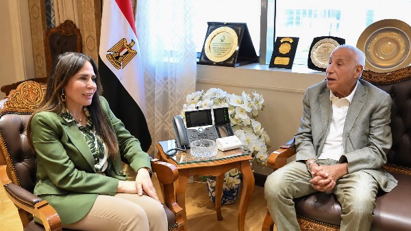 وزيرة الإسكان تستقبل الكابتن حسين لبيب.. وتؤكد تقديرها الكبير لنادي الزمالك باعتباره أحد أعرق الأندية الرياضية