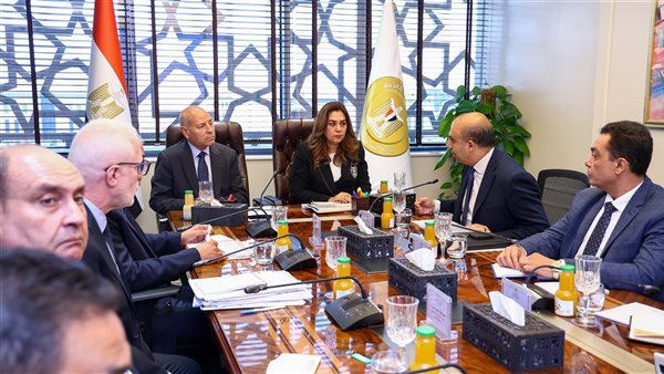 وزيرة البيئة تستعرض تطوير منظومة إدارة المخلفات في القاهرة