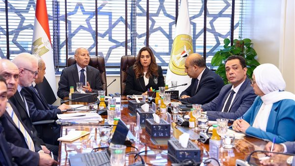 وزيرة التنمية المحلية تؤكد على ضرورة غلق المقالب العشوائية وتعزيز منظومة النظافة