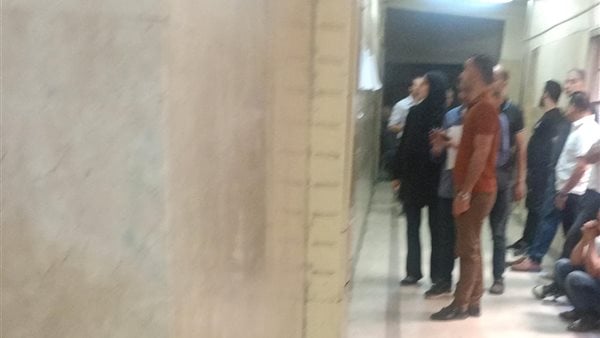 وسط حالة من الحزن.. أسرة الطفلة تيا تصل محكمة شبرا الخيمة لحضور أولى جلسات المحاكمة