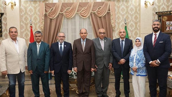 وفد من التأمين الصحي الشامل يتفقد جاهزية التشغيل التجريبي للمنظومة بالمنيا