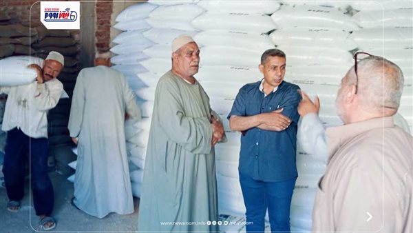 وكيل زراعة كفر الشيخ يتابع صرف الأسمدة للمزارعين مباشرة