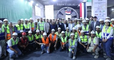 وزير النقل يشهد خروج ماكينة الحفر النفقي الثانية من محطة المساحة بالمترو