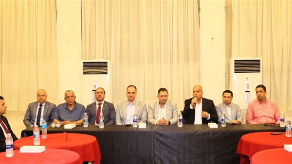 محافظ دمياط يبحث تطوير المنظومة الصحية خلال لقاء مع نقباء المهن الطبية في رأس البر