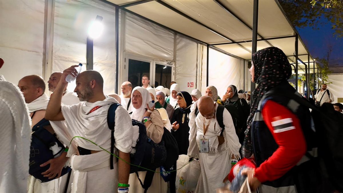 جانب من تفويج حجاج الجمعيات الأهلية