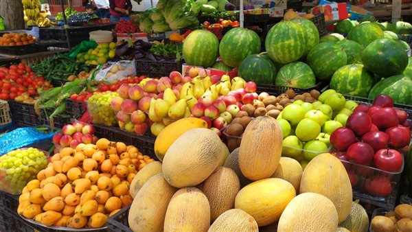 ارتفاع أسعار العنب قبل عيد الأضحى واستقرار بقية الفاكهة