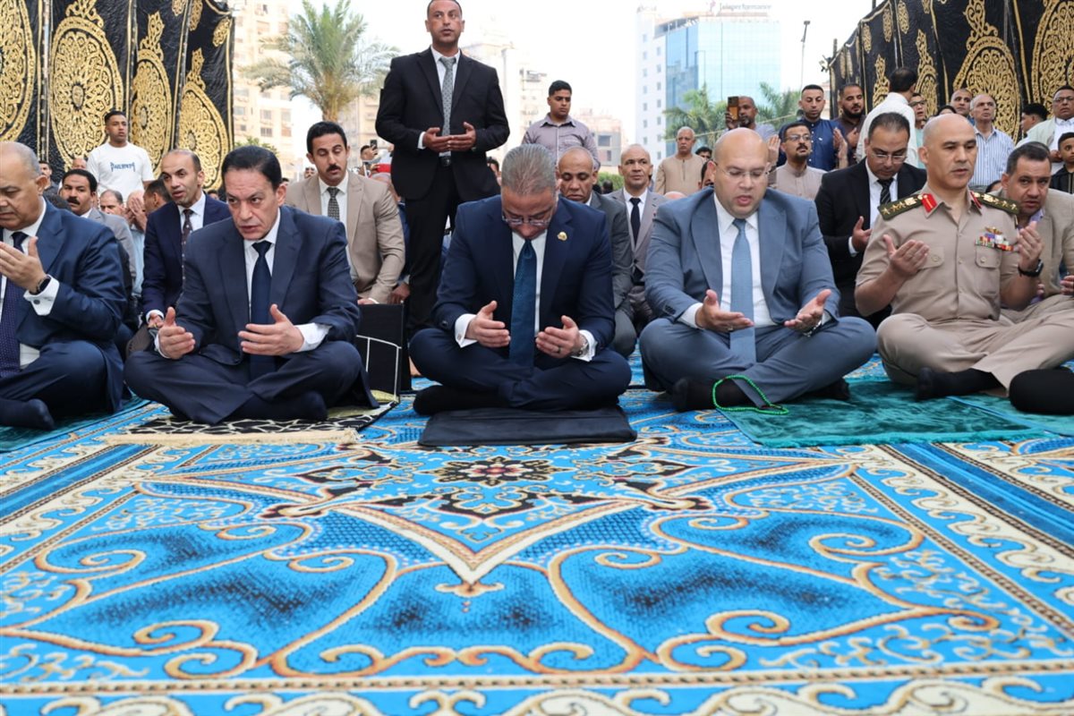 جانب من صلاة المحافظ