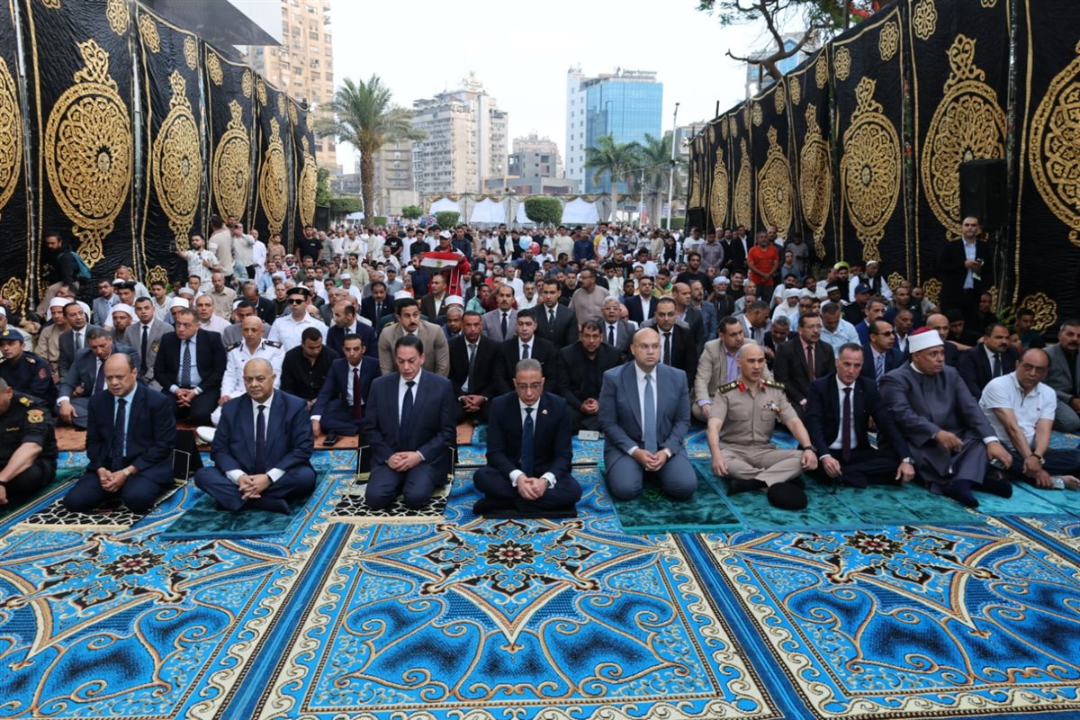 جانب من صلاة المحافظ