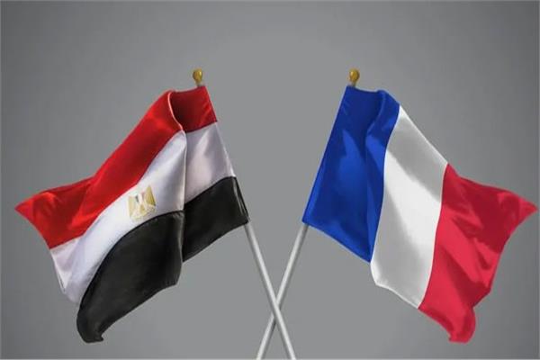 السفارة الفرنسية تهنئ المصريين بعيد الأضحى بصورة جامع السلطان حسن