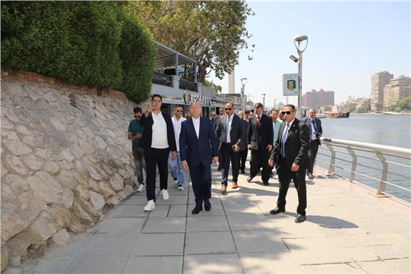 محافظ القاهرة يحتفل بعيد الأضحى مع المواطنين بممشى أهل مصر