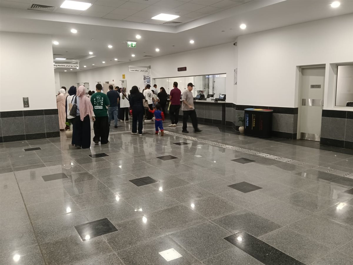 جانب من إقبال المواطنين على المونوريل
