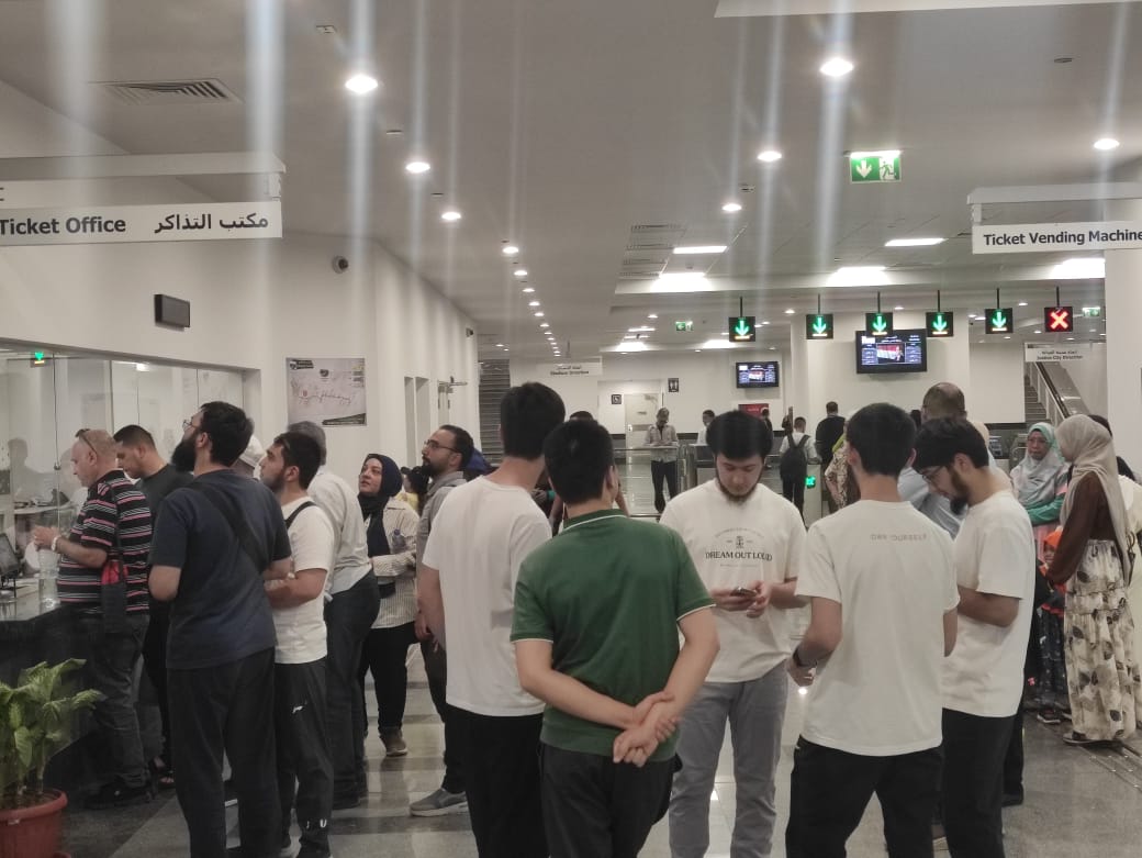 جانب من إقبال المواطنين على المونوريل