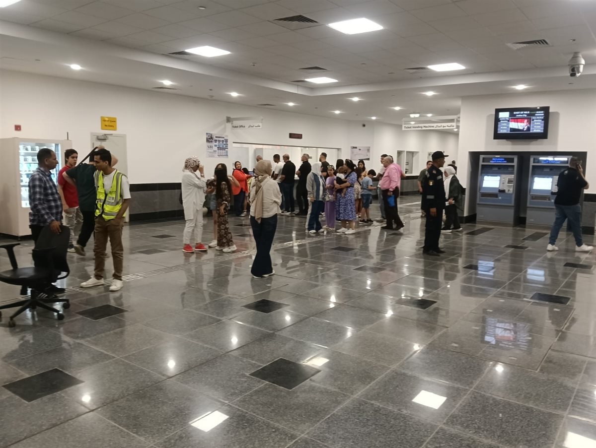 جانب من إقبال المواطنين على المونوريل