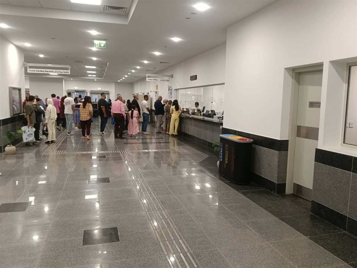جانب من إقبال المواطنين على المونوريل