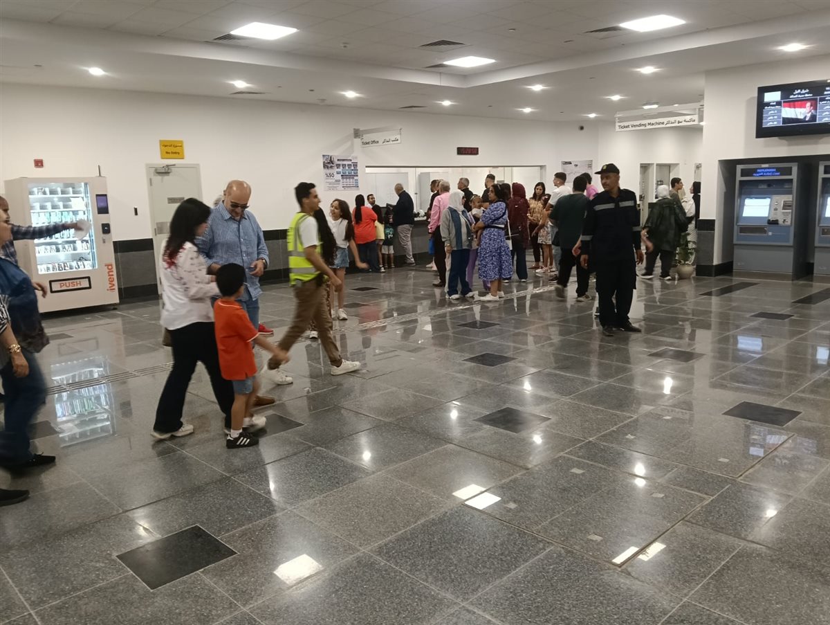جانب من إقبال المواطنين على المونوريل