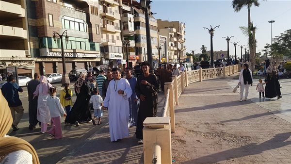 شباب الأقصر يبرزون الجلابية البلدي في عيد الأضحى