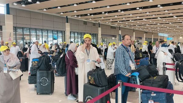 عودة حجاج السياحة إلى مصر بـ 8 رحلات تقل 476 حاجًا