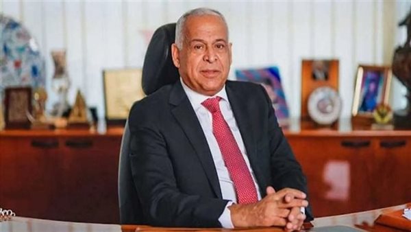 فرج عامر: الفروق المالية وسوء العقود سبب ضياع موسم الأهلي