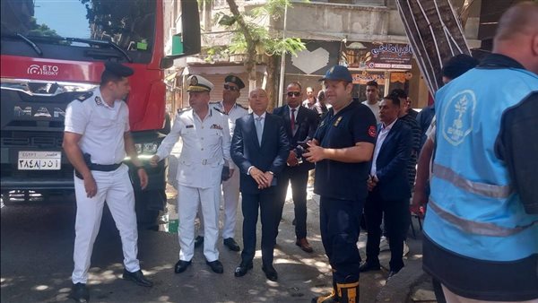 محافظ القاهرة يتابع إخماد حريق في الدرب الأحمر دون خسائر بشرية