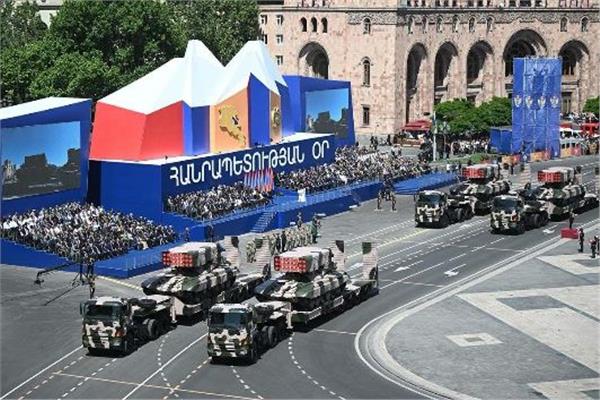 أرمينيا تحتفل بذكرى إعلان جمهوريتها بعرض عسكري في يريفان