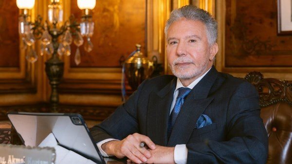أزمة أكمل قرطام تتصاعد بين هدم قصر وجدل الحركة المدنية