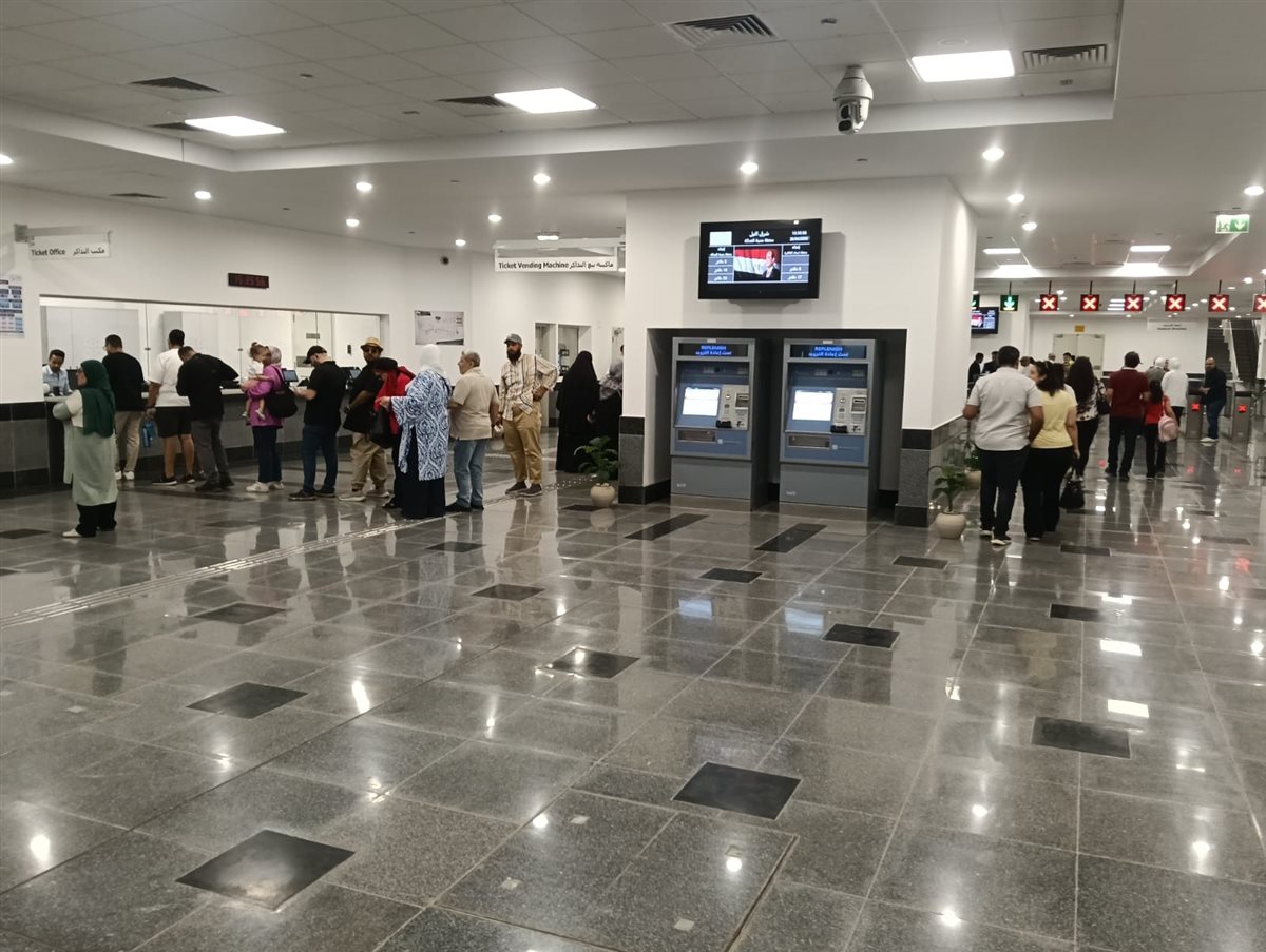 جانب من إقبال المواطنين على المونوريل