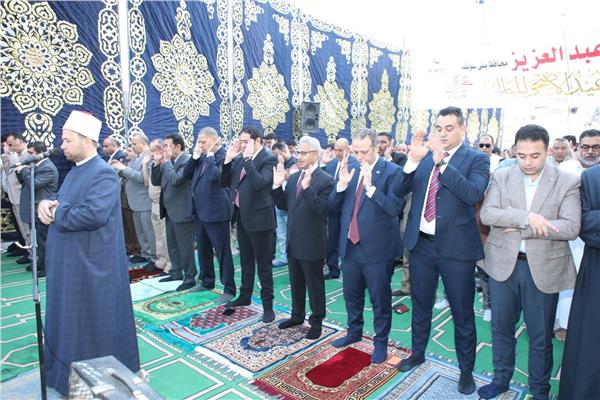 المحافظون ونوابهم يؤدون صلاة العيد في مختلف المحافظات