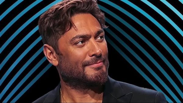 تامر حسني يشارك في احتفالية مباراة مصر وروسيا باستاد القاهرة