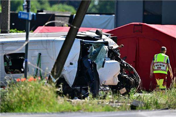 حادث اصطدام قطار بحافلة مدرسية في بلجيكا يسفر عن قتلى وجرحى