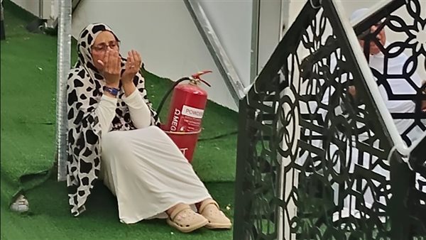 حجاج السياحة يستعدون للنفرة من عرفات إلى مزدلفة