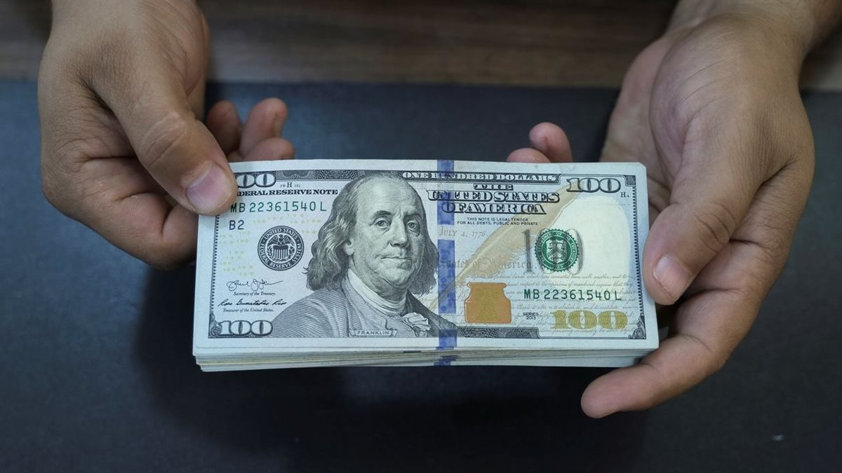 سعر الدولار اليوم