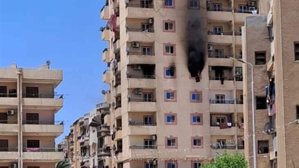 سيطرة الحماية المدنية على حريق في وحدة سكنية بالأربعين