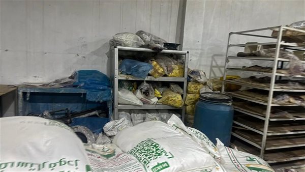ضبط مصنع حلويات غير مرخص في قنا بحوزته 8 أطنان دقيق وسكر