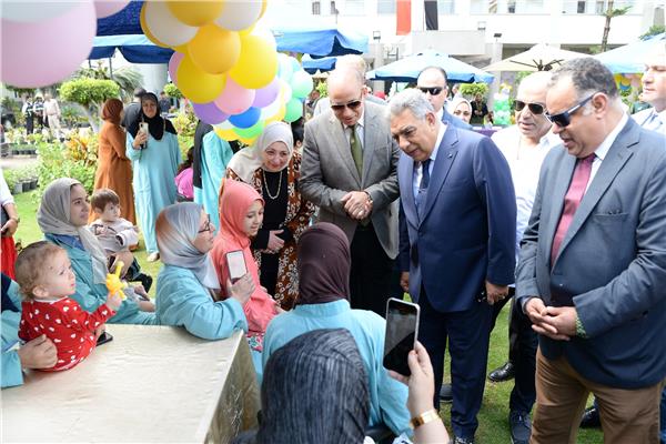 فرحة العيد تصل لأطفال مستشفى جامعة المنصورة