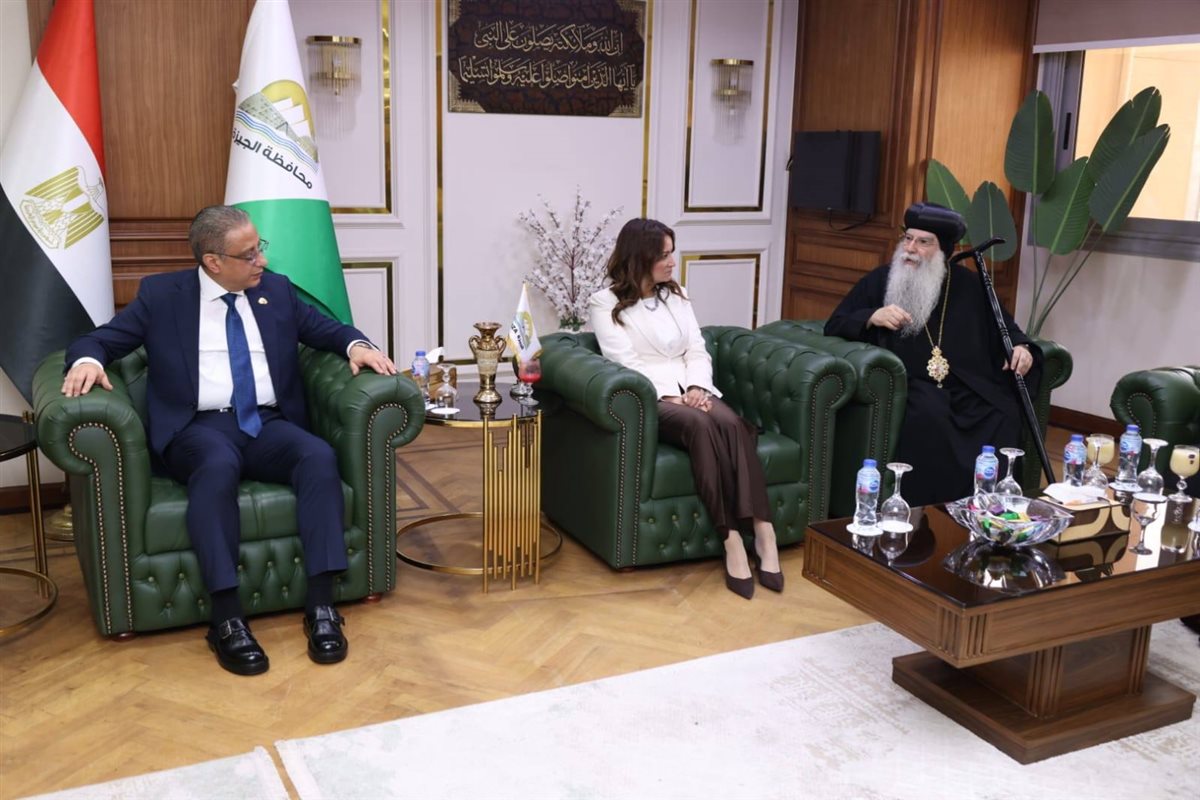 جانب من استقبال المحافظ لوفود الكنائس