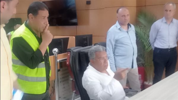 محافظ الدقهلية يتفقد شبكة الطوارئ ويشدد على إزالة الإشغالات