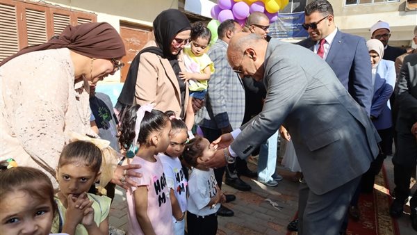 محافظ السويس يحتفل بعيد الأضحى مع الأيتام والمسنين