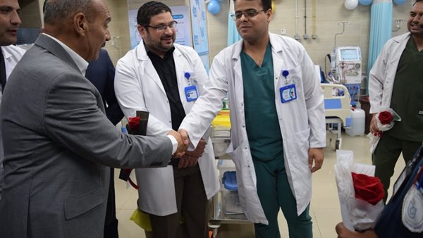 محافظ السويس يزور مستشفى الجهاز الهضمي والكبد