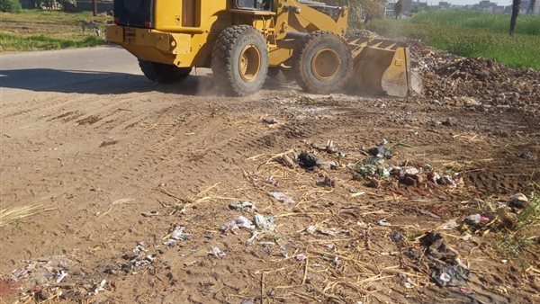 محافظ قنا يوجه بزيادة حملات النظافة ورفع 64 طن مخلفات